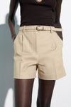 Lässige, plissierte Shorts mit weitem Bein und Gürtel für Damen im Büro